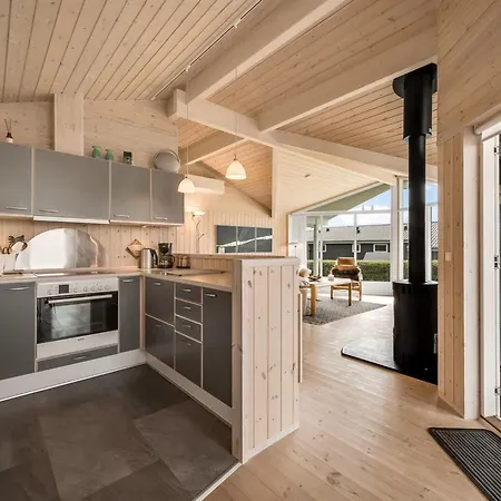 Lucio - 350m To The Fjord By Interhome *