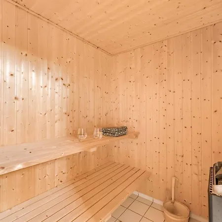 Lucio - 350m To The Fjord By Interhome