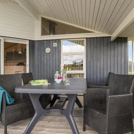 Lucio - 350m To The Fjord By Interhome
